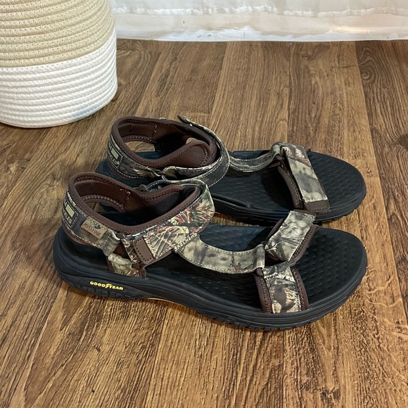 Skechers Men\'s camouflage Sandal